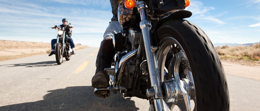 Motorradfahrer Strasse