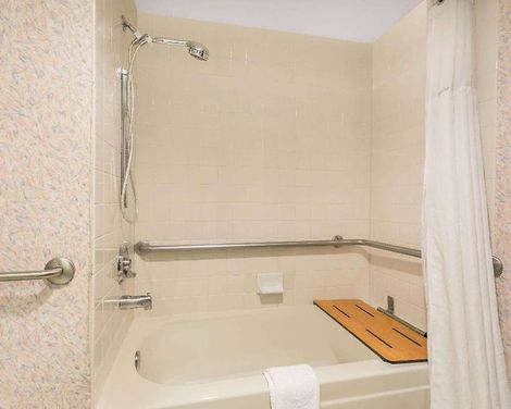 Ramada by Wyndham Kent Seattle Area-4