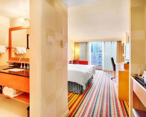 Pinnacle Hotel Vancouver Harbourfront-1