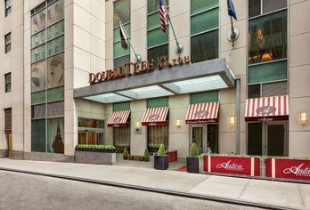 DoubleTree by Hilton New York Downtown