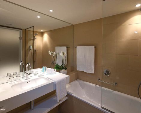 DoubleTree by Hilton Vienna Schonbrunn-0