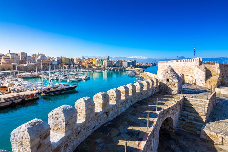 Hafen von Heraklion mit Schiffen