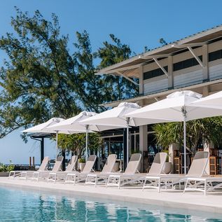 Pool im Cotton BAy Resort & Spa