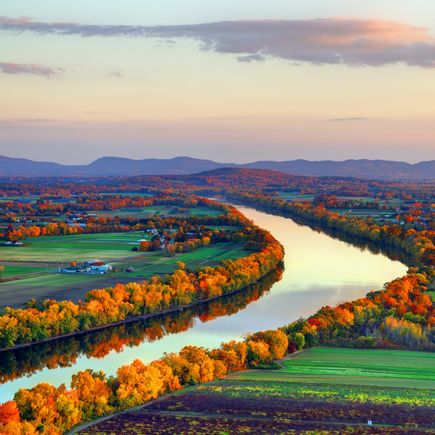 Fluss im Herbst