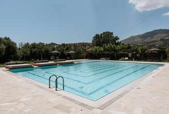 Hotel, Paralos The Maxine