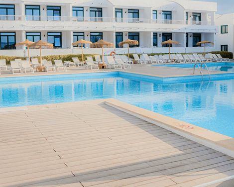 Hotel Apartamentos Beach Club Menorca-1
