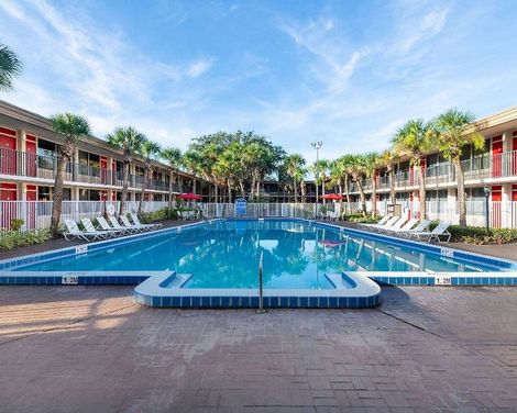 Ramada by Wyndham Kissimmee Gateway-1