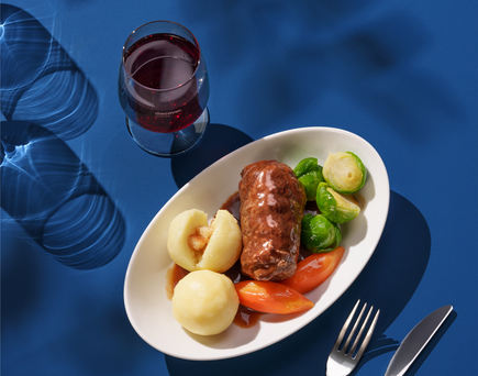Rinderroulade Essen im Flugzeug