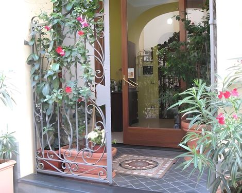 Mamamia Guesthouse-4