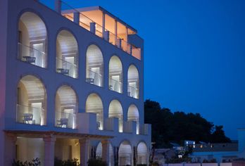 Hotel, Est Hotel