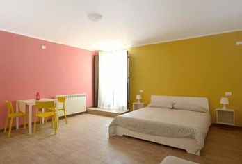 Hotel, B&B A Due Passi Dal Centro
