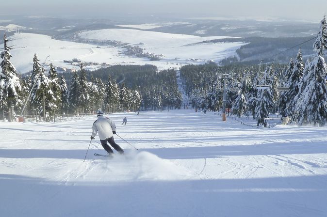 Klínovec, direkt an der tschechisch-deutschen Grenze, steht für absolute Schneesicherheit