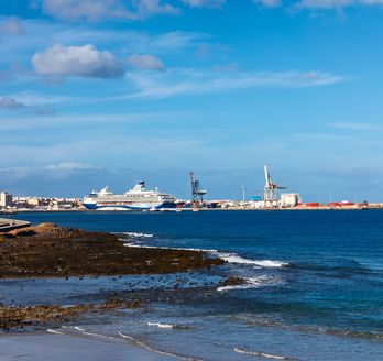 Blick auf den Hafen von Puerto del Rosario.