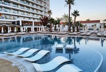 Hotel, Bohemian Gardens Hotel