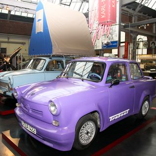Urlaub im deutschen Mittelgebirge Erzgebirge Trabant im Industriemuseum Chemnitz