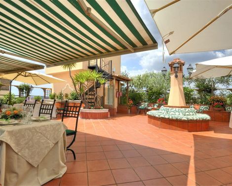 Hotel Diana Roof Garden-3