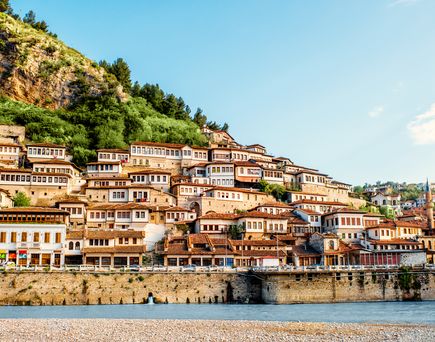 Blick auf die Stadt Berat in Albanien