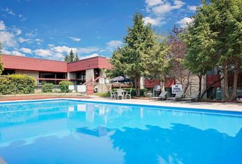 Ramada by Wyndham Pinewood Park Resort North Bay