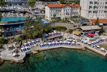 Hotel, Hotel Domino