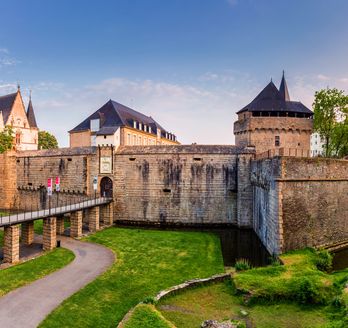 Blick auf ein altes Gehöft bei Nantes.
