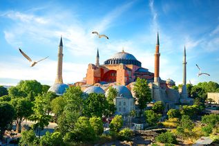 Istanbul Hagia Sophie mit blauem Himmel im Hintergrund