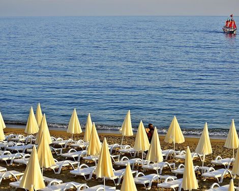 Azura Deluxe Resort & Spa Hotel-1