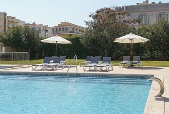 Hotel, Alua Leo