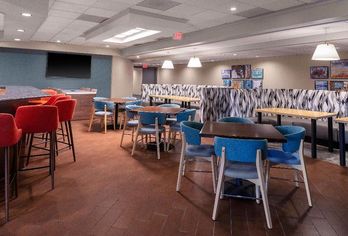 Hotel, Holiday Inn & Suites Marlborough