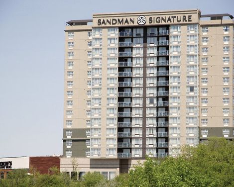 Sandman Signature Toronto Airport Hotel-1