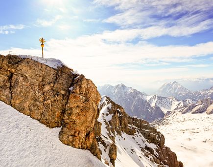 Städtereise München Urlaub Schneebedeckte Berge Zugspitze