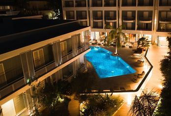 Hotel, Flisvos Royal