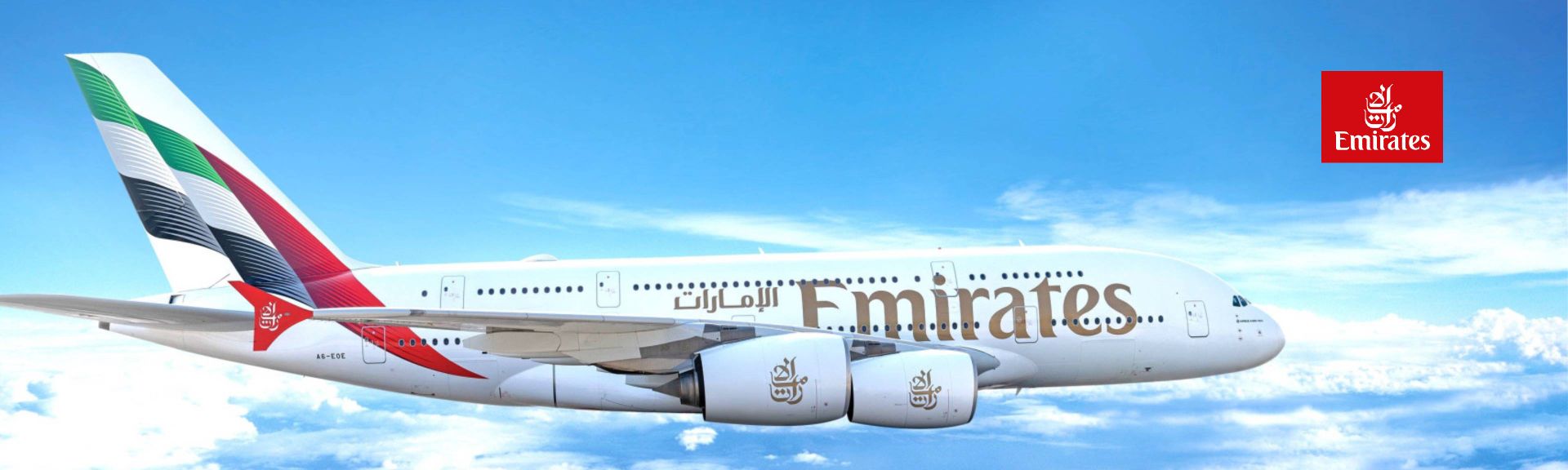 Emirates Flugzeug am Himmel