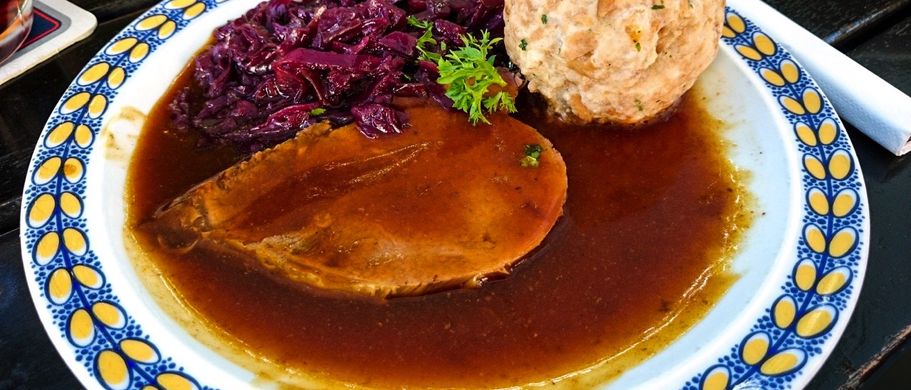 Sauerbraten mit Rotkohl