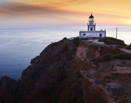 Leuchtturm in Akrotiri bei Sonnenuntergang