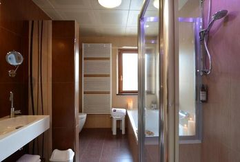 Hotel, Guglielmo