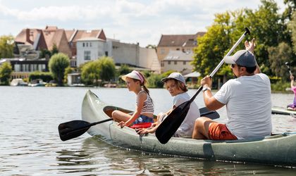 Familie Kanu fahren