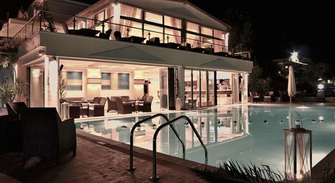 Belussi Beach Hotel & Suites