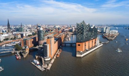 Luftbild vom Ufer auf Hamburg Speicherstadt