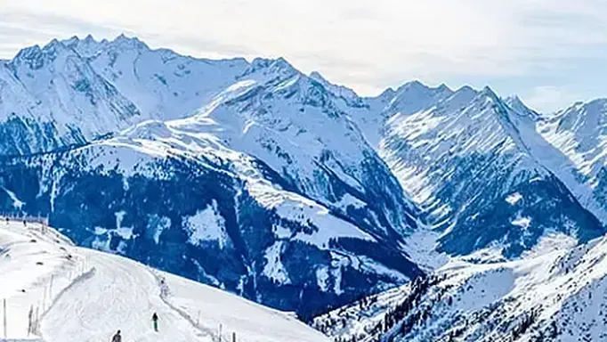 Berge mit Schnee