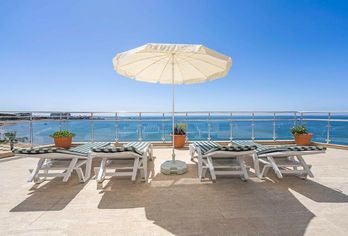 Hotel, Aska Just In Beach