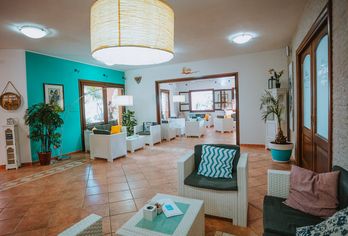 Hotel, Hotel i Ginepri