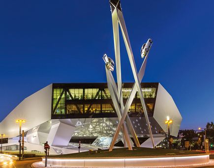 „Inspiration 911“ – Die Skulptur am Porscheplatz