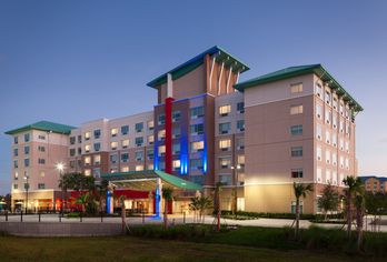 Hotel, Holiday Inn Express & Suites Orlando At Seaworld