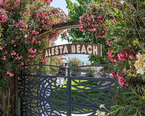 Alesta Yacht Hotel-0