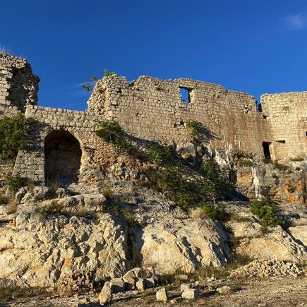Reste einer alten Festung in Novigrad