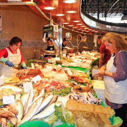 Markt mit riesiger Auswahl an Tapas und Delikatessen