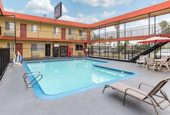 Hotel, Howard Johnson by Wyndham Chula Vista/San Diego Suite Hotel