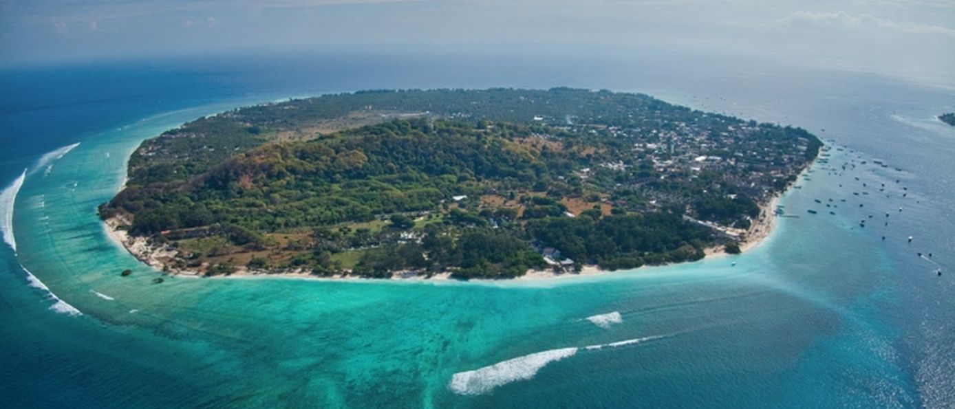  Gili Trawangan vor der türkisblauen Küste Balis.