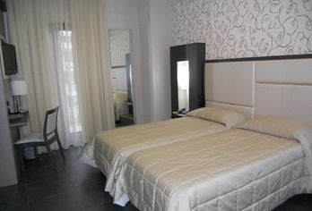 Hotel, Première
