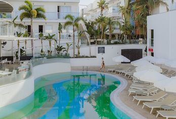 Hotel, Tasia Maris Oasis